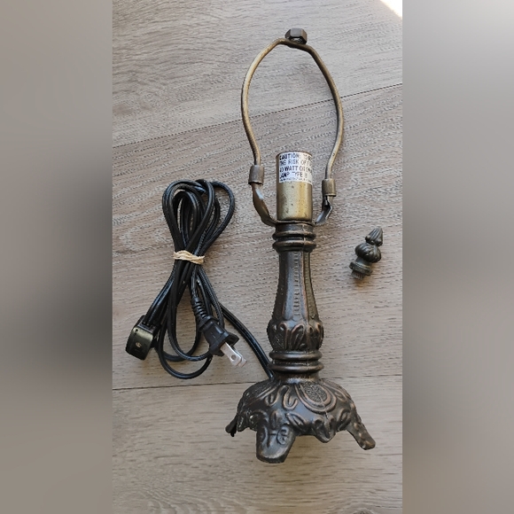 Tiffany Style Stained Glass Table Lamp Night Light Pink Roses Electric 12.5" - Picture 14 of 16